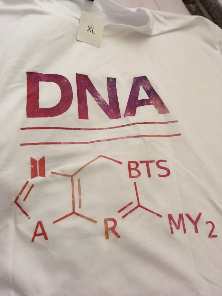 t-shirt BTS DNA univers